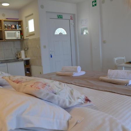 Apartmani Luan Vis Exterior photo