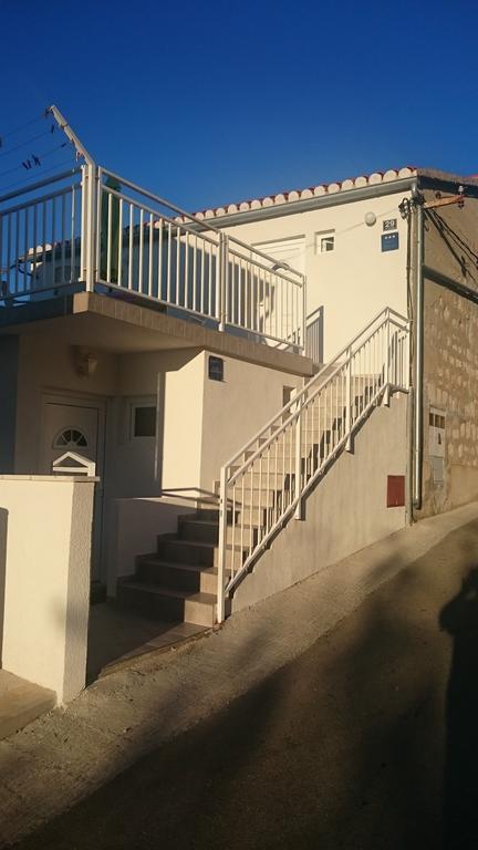 Apartmani Luan Vis Exterior photo